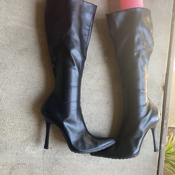 Size 9 black Suede Steven Madden heel boots - Picture 2 of 8